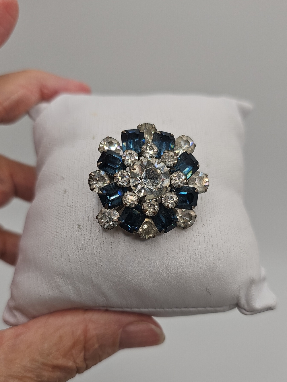 Vintage-Style Crystal Flower Brooch in Deep Blue and Clear. Brilliant Sparkle